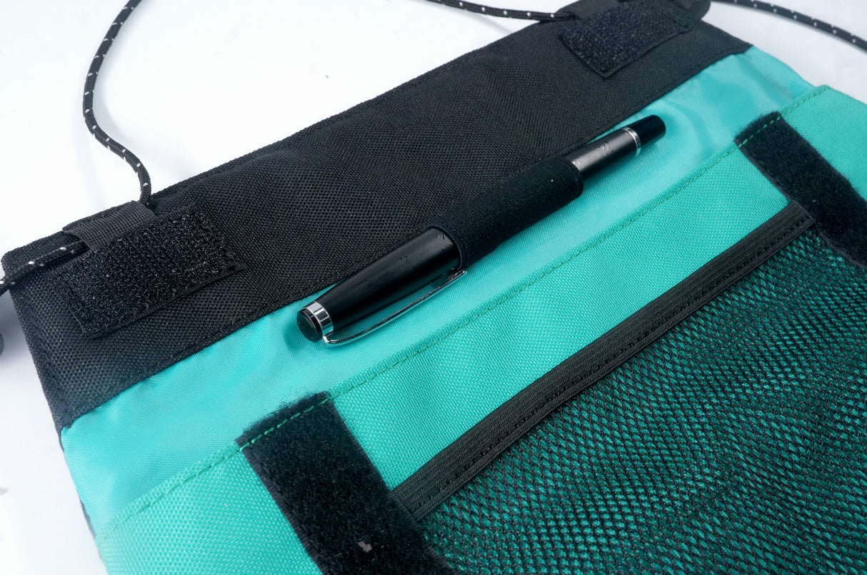 <A 000a001v3> Fungolia multi-purpose pouch (Black/Aqua green)