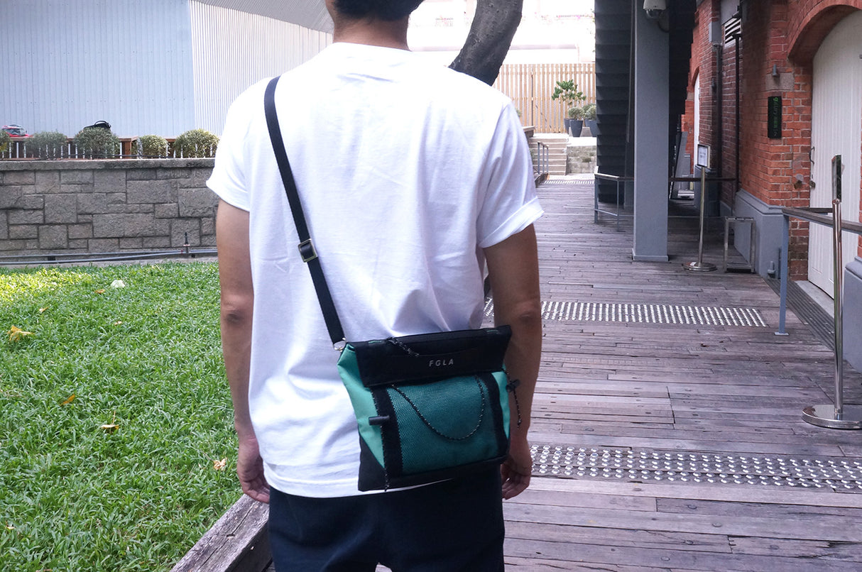 <A 000a001v3> Fungolia multi-purpose pouch (Black/Aqua green)