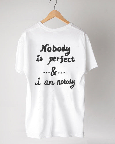 <t002e>誰も完璧ではないTシャツ</t002e>