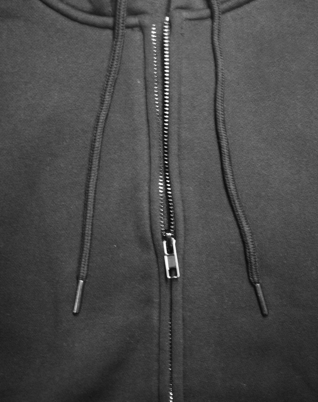 <ab>Fungolia フリース ジップアップ パーカー - 縦型ロゴ (ブラック) </ab>