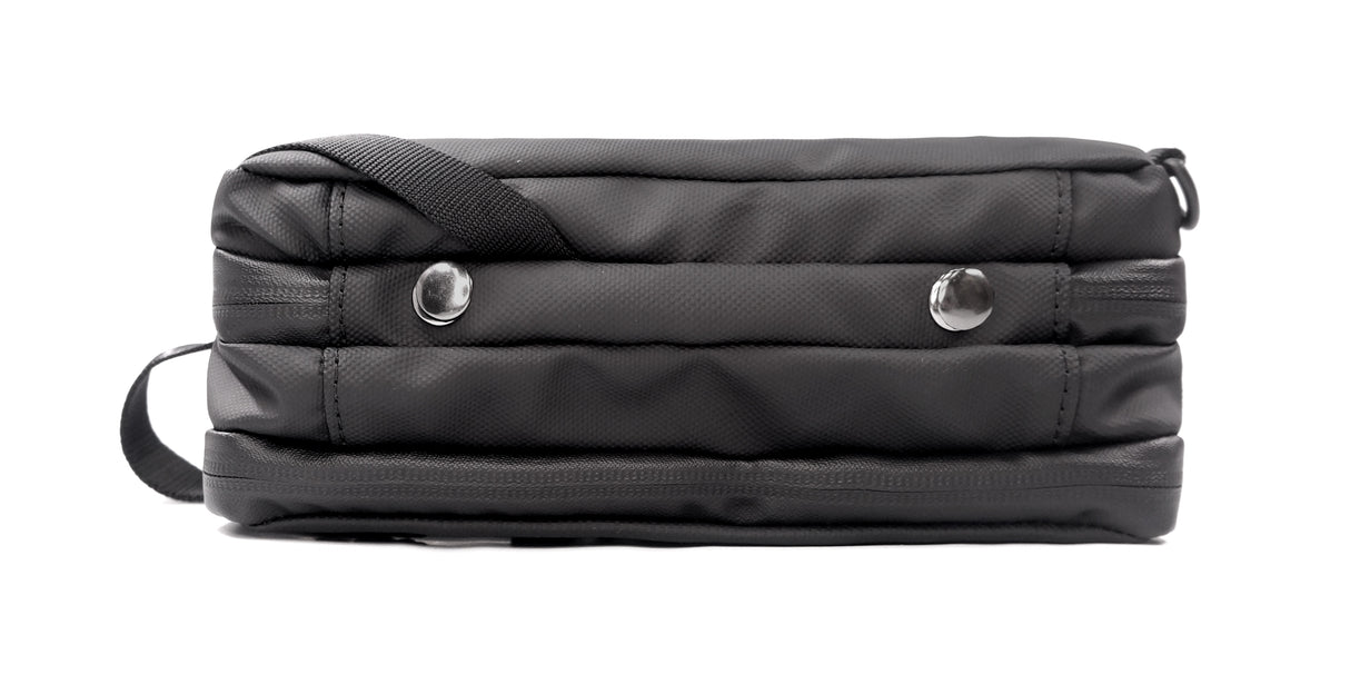 <A 000a001a92tx> Fungolia Mid-sized Expandable Premium Toiletry Bag (Matte Black)