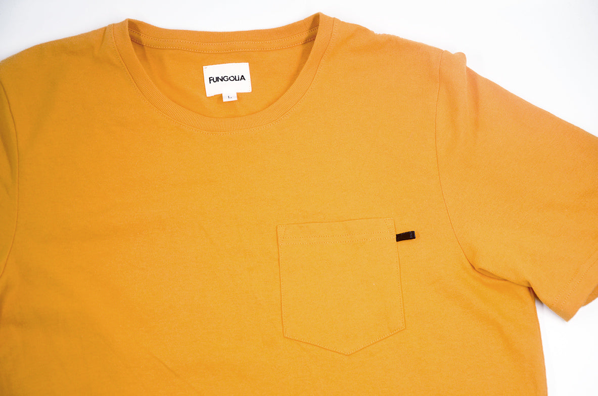 <a>ミューズ ポケットTシャツ - マスタードイエロー(無地)</a>