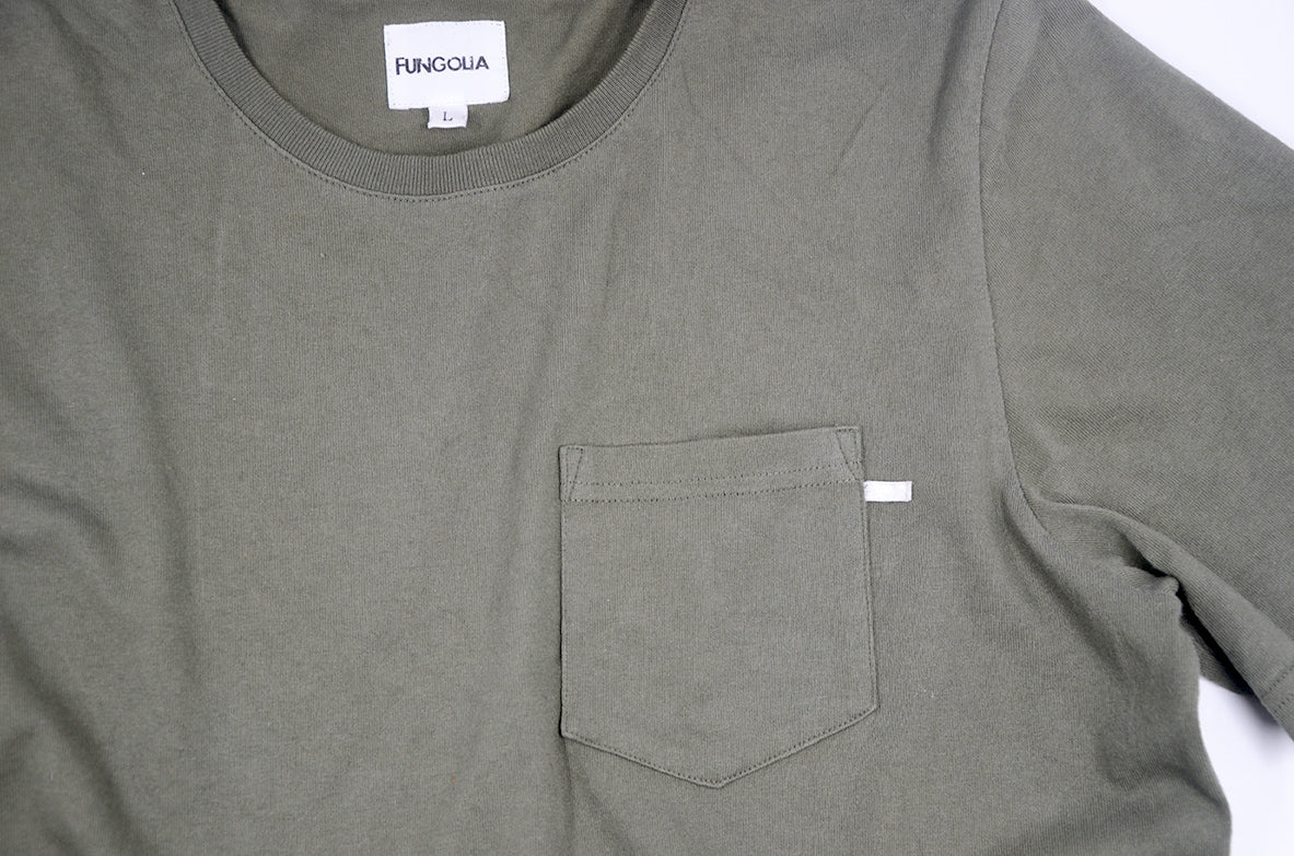 <a>ミューズ ポケットTシャツ - ミリタリーグリーン（無地）</a>