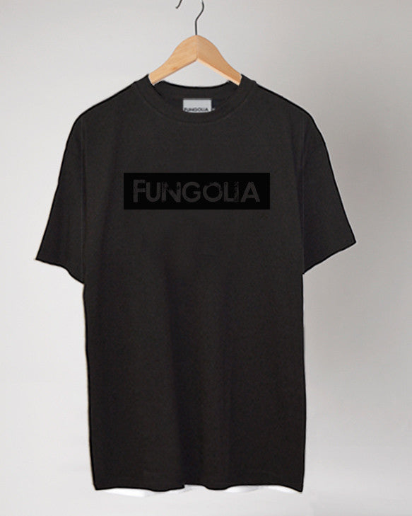 <r001>FungoliaロゴTシャツ（スペシャルブラックエディション）</r001>