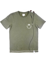 <a>ミューズ ポケットTシャツ - ミリタリーグリーン（スマイリーフェイス）</a>