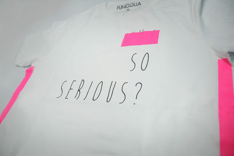 <a>なぜそんなに深刻なの？Tシャツ</a>