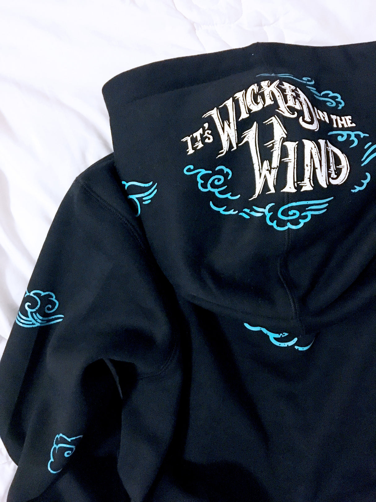 <ab>Fungolia フリース パーカー - Its Wicked in the Wind (ブラック) </ab>