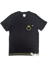<a>ミューズ ポケットTシャツ - ブラック（スマイリーフェイス）</a>
