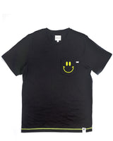 <a>ミューズ ポケットTシャツ - ブラック（スマイリーフェイス）</a>