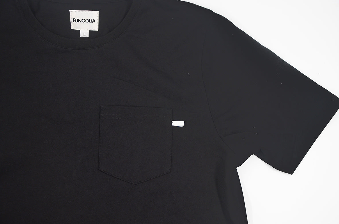 <a>ミューズ ポケットTシャツ - ブラック（無地）</a>