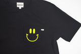 <a>ミューズ ポケットTシャツ - ブラック（スマイリーフェイス）</a>