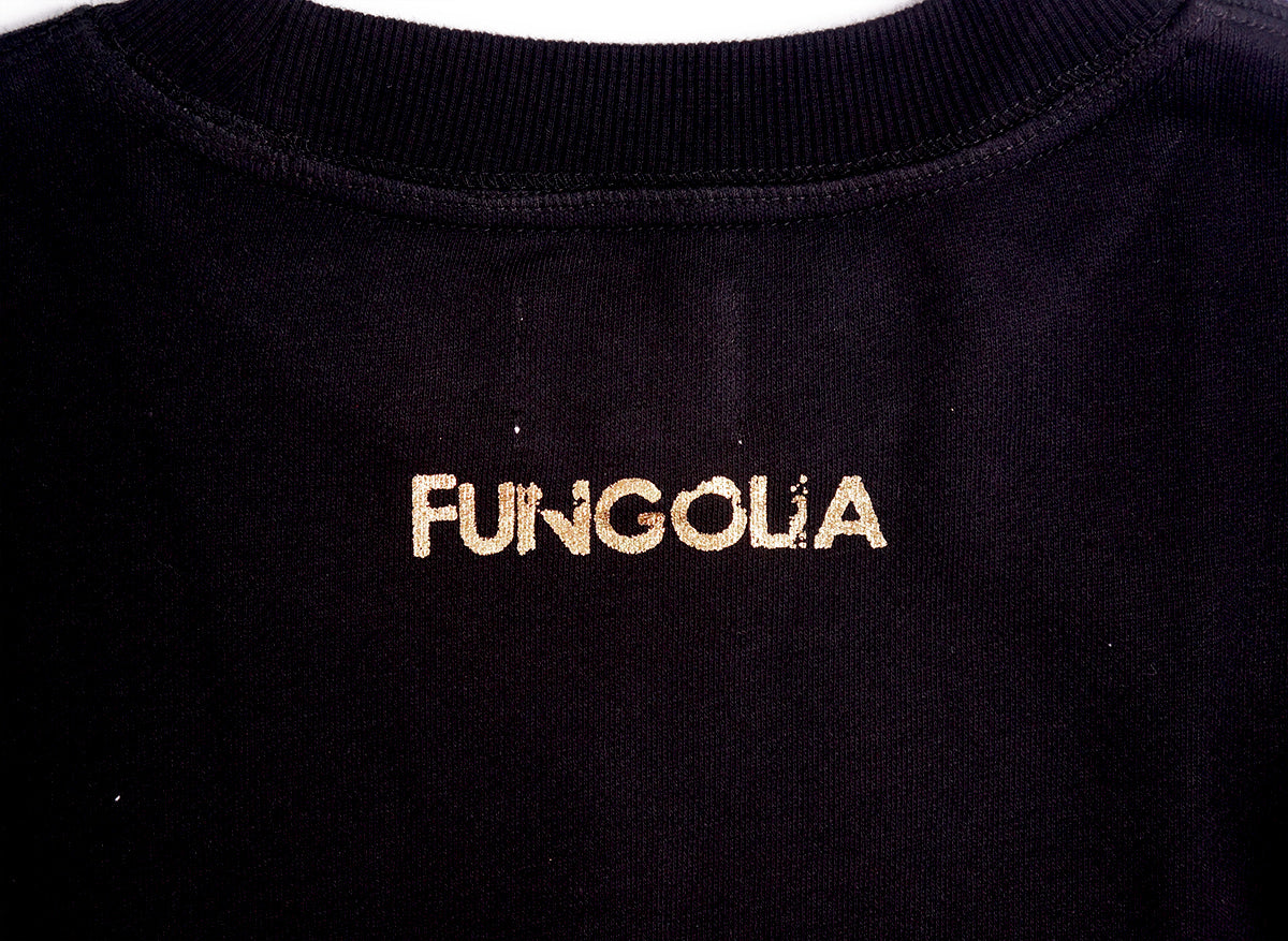 <a>Fungolia フリース クルーネック スウェットシャツ - ゴールドフェザー (ブラック)</a>