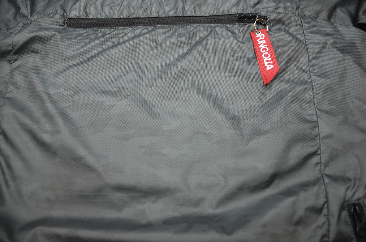 <A 000a001y5a01> Fungolia Packable Windbreaker (Grey Camouflage)