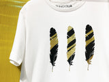 <a>Fungolia 4周年記念 ラージフェザーTシャツ - ゴールド＆ブラック（ホワイト）</a>