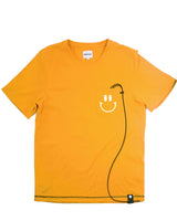 <a>ミューズ ポケットTシャツ - マスタードイエロー（スマイリーフェイス）</a>
