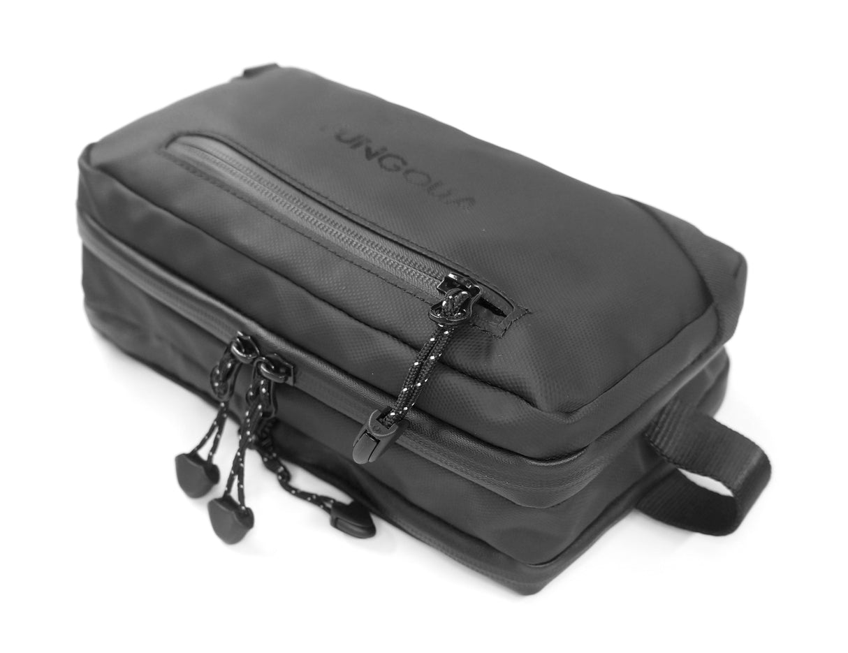 <A 000a001a92tx> Fungolia Mid-sized Expandable Premium Toiletry Bag (Matte Black)