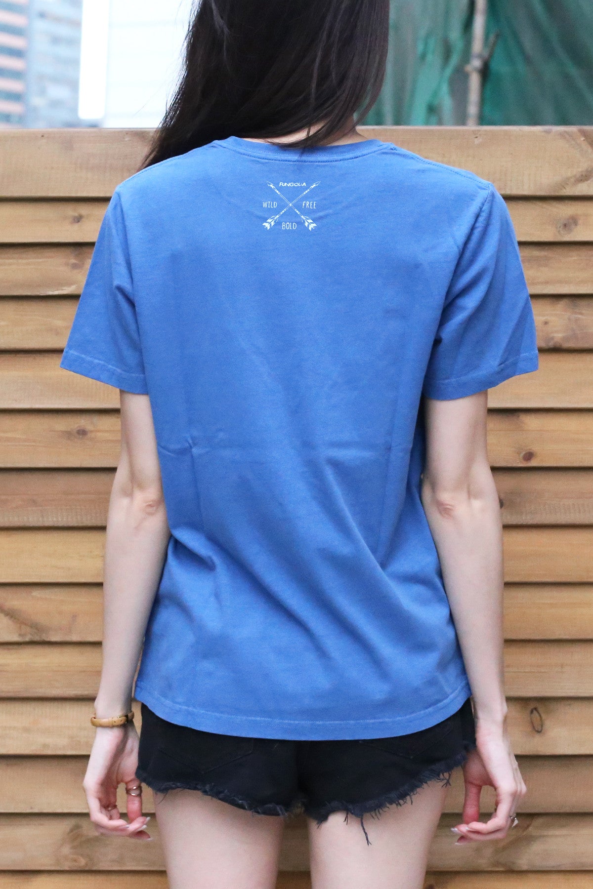 <aa>Fungolia Garment Dyed Tシャツ（ブルー） - 羽根プリント</aa>