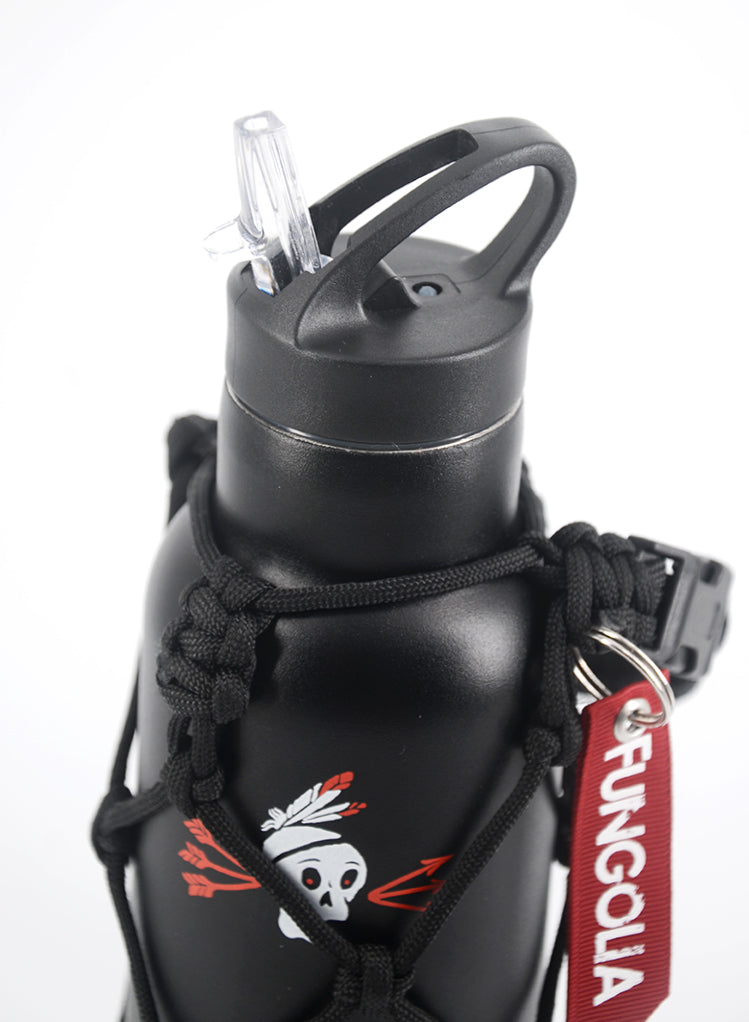 <zza>Fungolia 21オンス 二重壁断熱ステンレススチールウォーターボトル パラコードホルダー付き (ブラック) </zza>