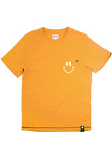 <a>ミューズ ポケットTシャツ - マスタードイエロー（スマイリーフェイス）</a>
